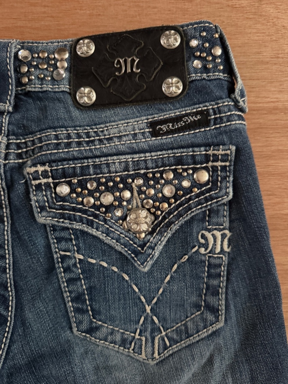 Miss Me Rhinestone & Rivets Boot Cut Denim Jeans Sz26 Low Rise Blue Embellished
